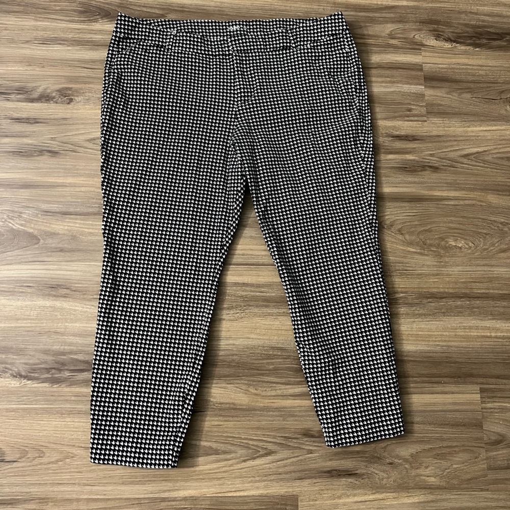Old Navy Black and White Houndstooth Pants Pixie